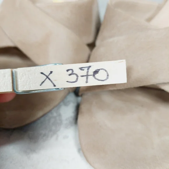 New Sam Edelman Yancy Beige Faux Suede Ankle Strap Heeled Sandals X370 - Picture 12 of 12